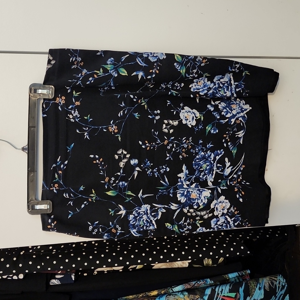 Black and floral White House Black Market Skirt, Size 12